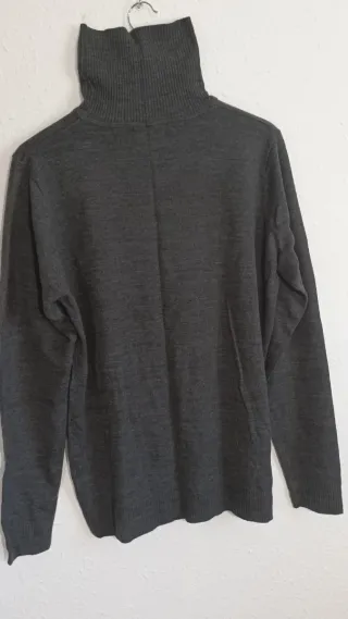 Jersey Pull&Bear cuello alto gris