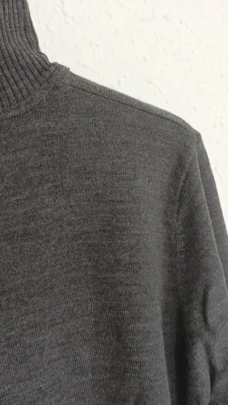 Jersey Pull&Bear cuello alto gris