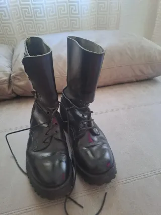 Botas de cuero con hebillas
