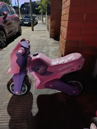 Moto de juguete infantil rosa y morada