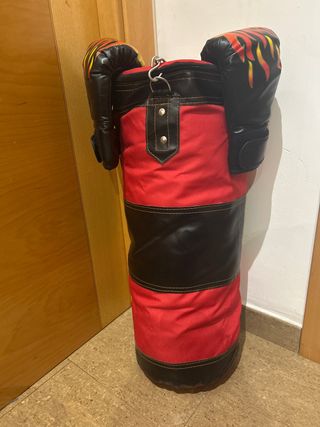 Saco de boxeo y guantes niño