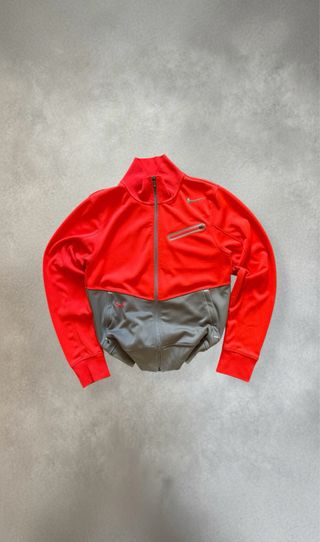 Chaqueta deportiva Nike roja y gris