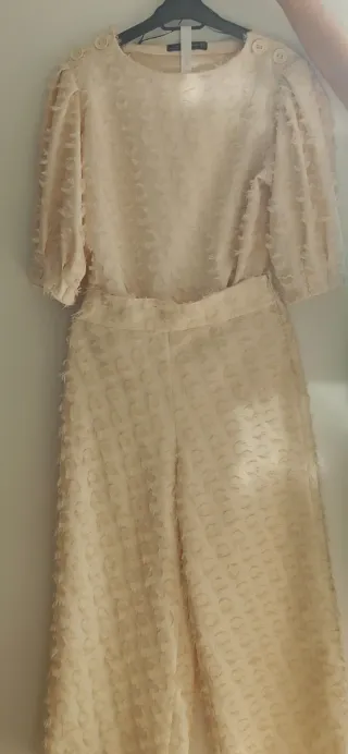 Conjunto blusa y pantalón beige