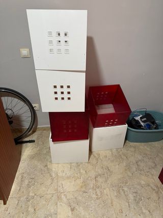 Cajas decorativas apilables rojas y blancas