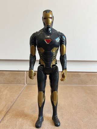 Figura Iron Man Negra 30cm