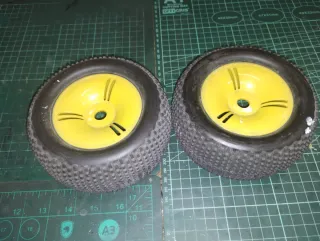 Ruedas RC amarillas