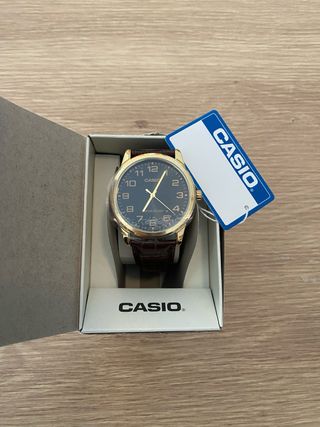 Reloj Casio Dorado y Marrón