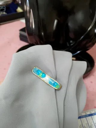 Spilla antica dorata multicolore