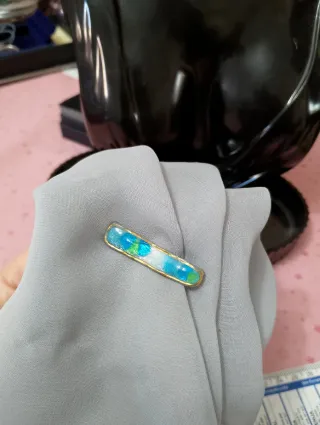 Spilla antica dorata multicolore