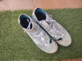 Scarpe da calcio Puma bianche e rosa per bambini