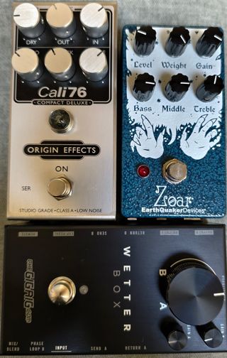 TRES PEDALES DE GUITARRA DE GAMA ALTA Y MEDIA
