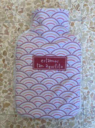 Bolsa de agua caliente con funda de tejido