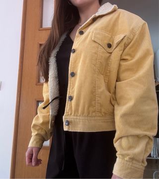 Chaqueta pana amarilla forro sherpa