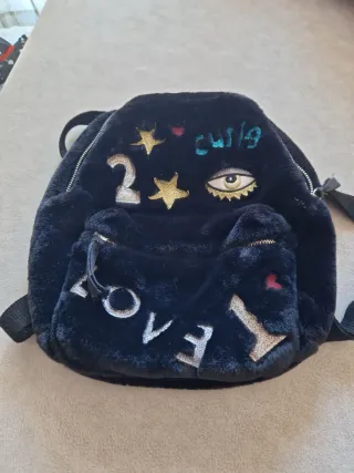 Mochila negra peluche con dibujos