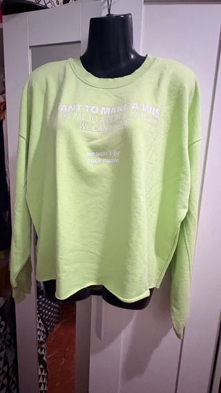 Sudadera verde con mensaje