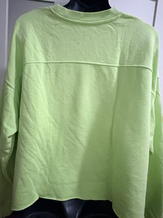 Sudadera verde con mensaje
