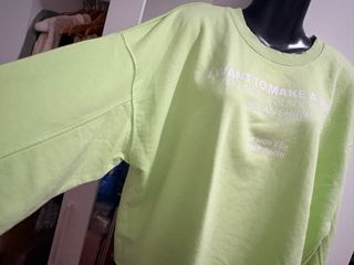 Sudadera verde con mensaje
