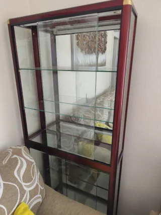 Vitrina de cristal con luz