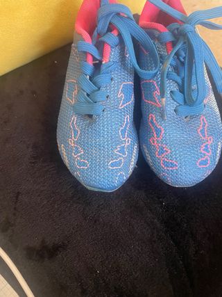 Scarpe da calcio per bambini blu e rosa