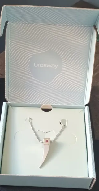 Collana Brosway con ciondolo e pietra rossa