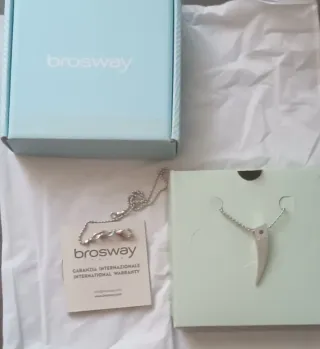 Collana Brosway con ciondolo e pietra rossa