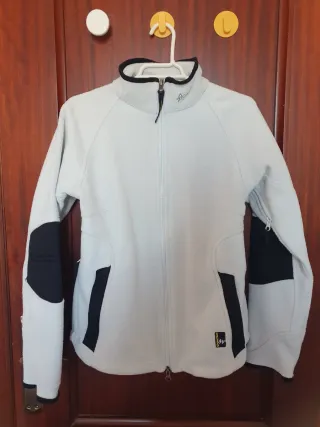 Forro polar Quechua blanco y negro