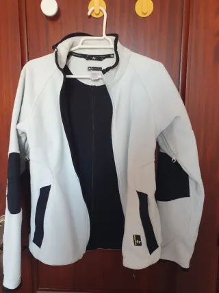 Forro polar Quechua blanco y negro