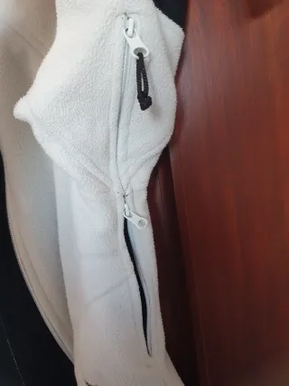 Forro polar Quechua blanco y negro