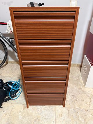 Mueble de madera con 5 cajones