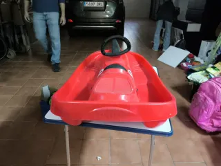 Trineo rojo con volante y dorsal 1