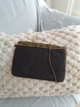 Bolso de fiesta negro y dorado pedrería