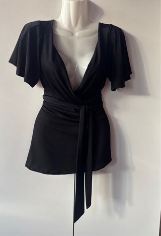 Elegante Blusa cruzada con cinturón