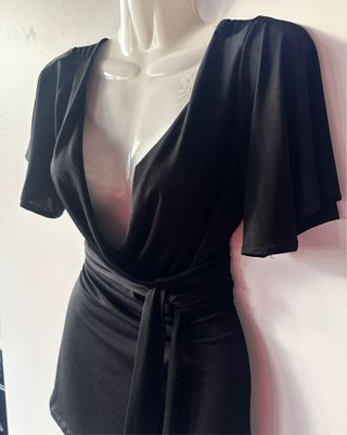 Elegante Blusa cruzada con cinturón