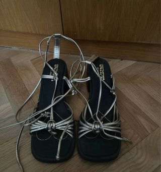 Sandalias de tacón plateadas