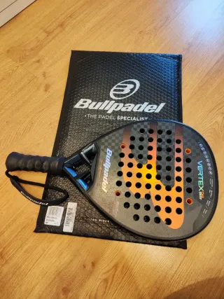 Pala Bullpadel Vertex 04 Hybrid 2025