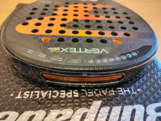 Pala Bullpadel Vertex 04 Hybrid 2025