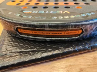 Pala Bullpadel Vertex 04 Hybrid 2025