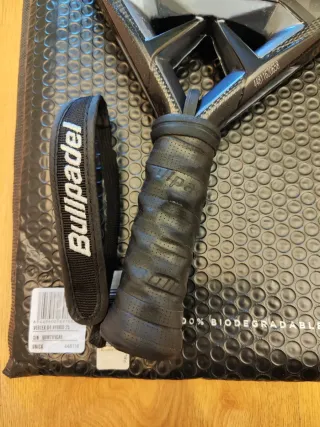 Pala Bullpadel Vertex 04 Hybrid 2025