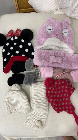 Lote gorros y bufanda infantil