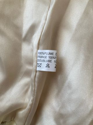 Chaleco de plumas beige y marrón