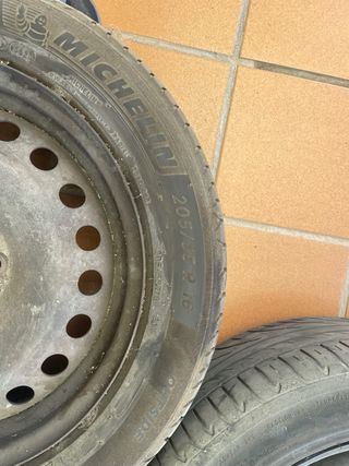 4 Llantas 205/55 R16 con 2 Neumáticos