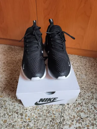 Zapatillas Nike Air Max 270 Negras y Blancas