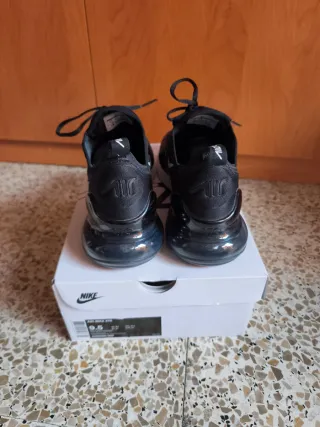 Zapatillas Nike Air Max 270 Negras y Blancas