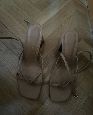 Sandalias Bershka tacón beige talla 38
