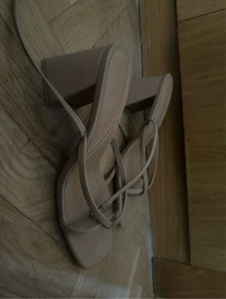 Sandalias Bershka tacón beige talla 38