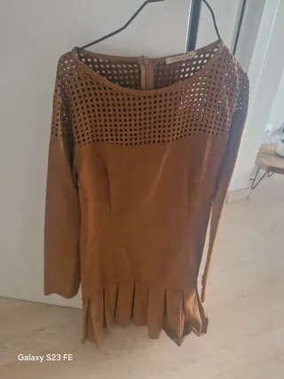 Vestido antelina con escote rejilla