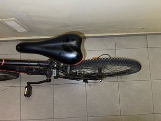 Bicicleta B-Twin Negra y Naranja