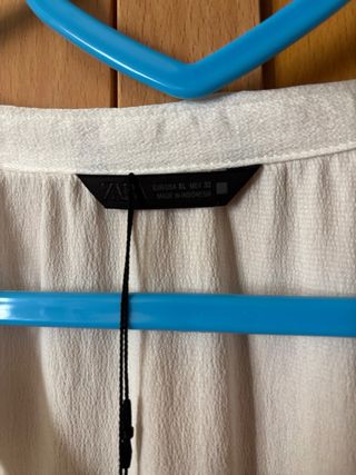 Blusa blanca con volantes de Zara – Sin estrenar.