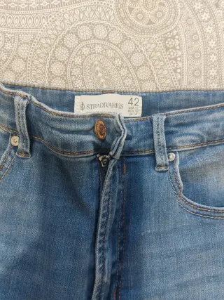 Vaqueros Stradivarius rotos Talla 42