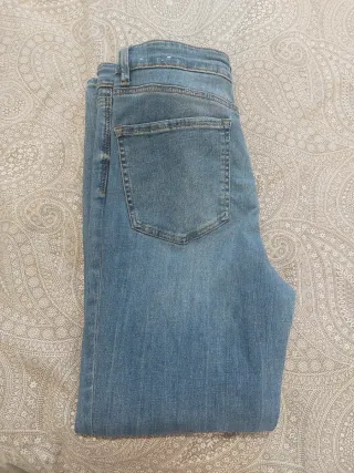 Vaqueros Stradivarius rotos Talla 42